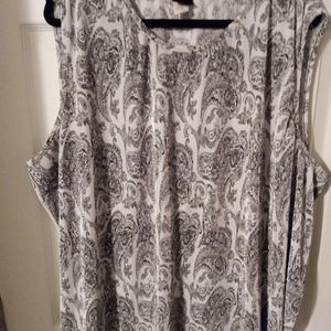 4X black & white sleeveless